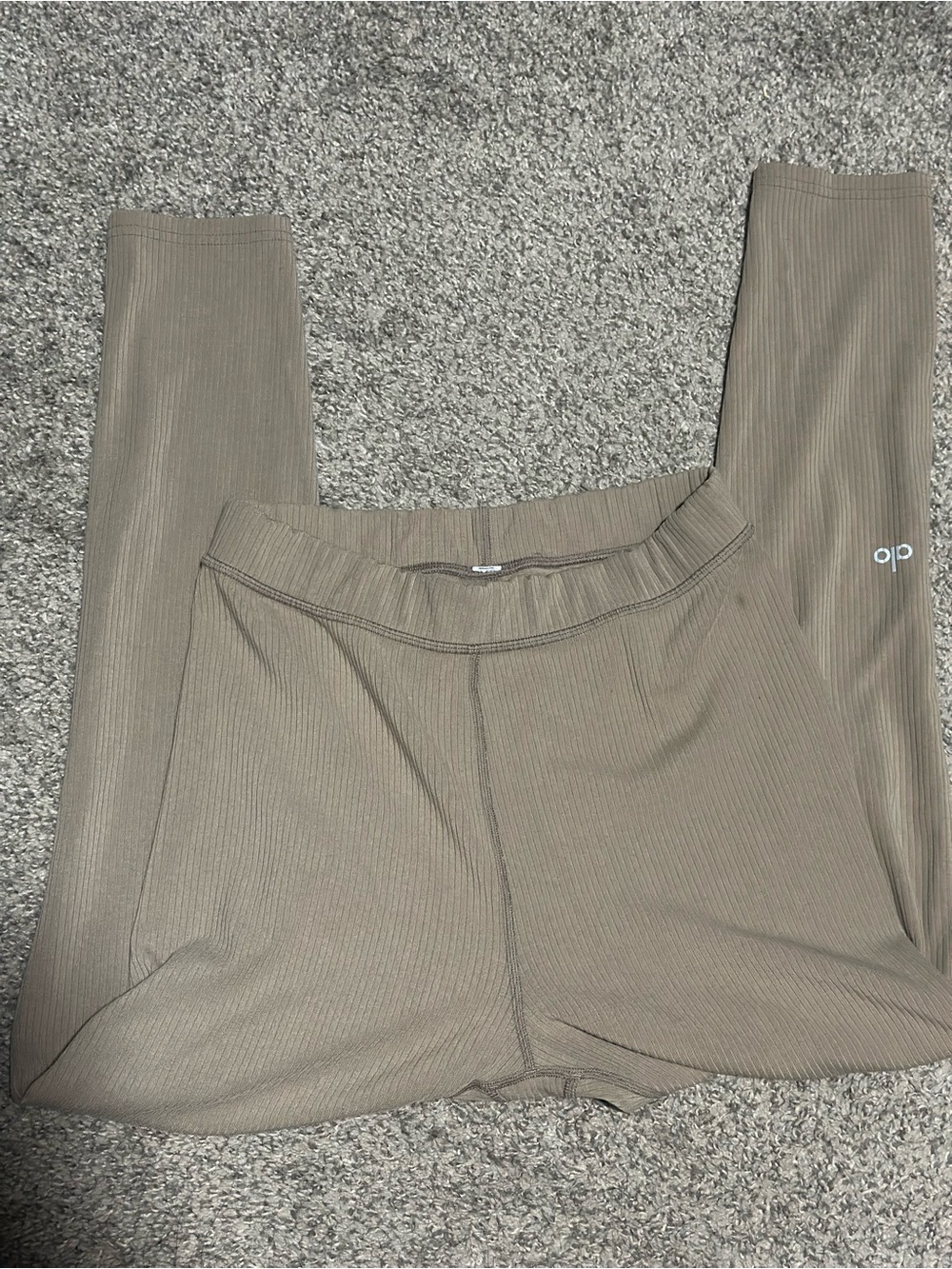 ALO Yoga Ribbed Leggings in Taupe - Picture 2 of 6
